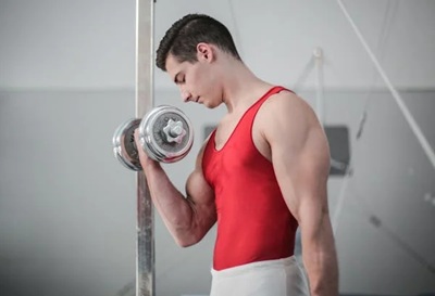 man lifting weights